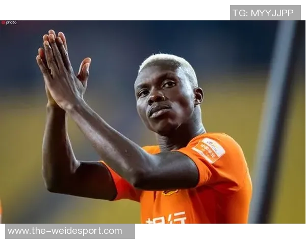 埃弗拉回应舔生鸡肉视频争议称只是想开个玩笑并未真正舔食